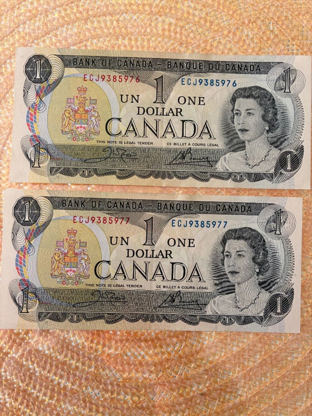 Vintage Sequencial $1. Bank Notes